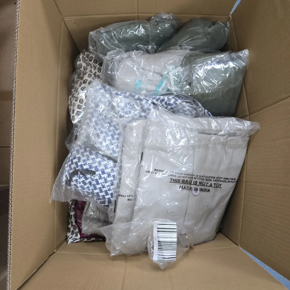 BOX OF APPROXIMATELY 20 ASSORTED CLOTHING ITEMS TO INCLUDE: RED LEATHER HANDBAG