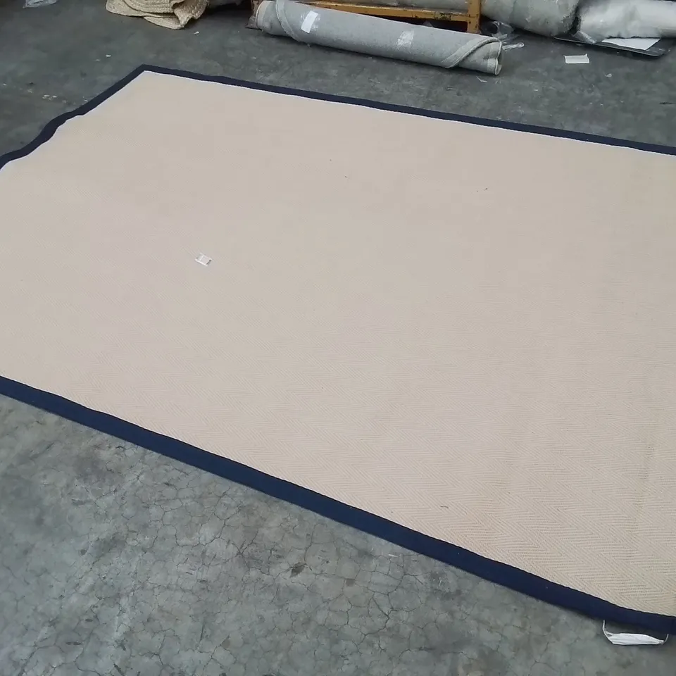 QUALITY DESIGNER AREA RUG - APPROXIMATELY 285X199CM