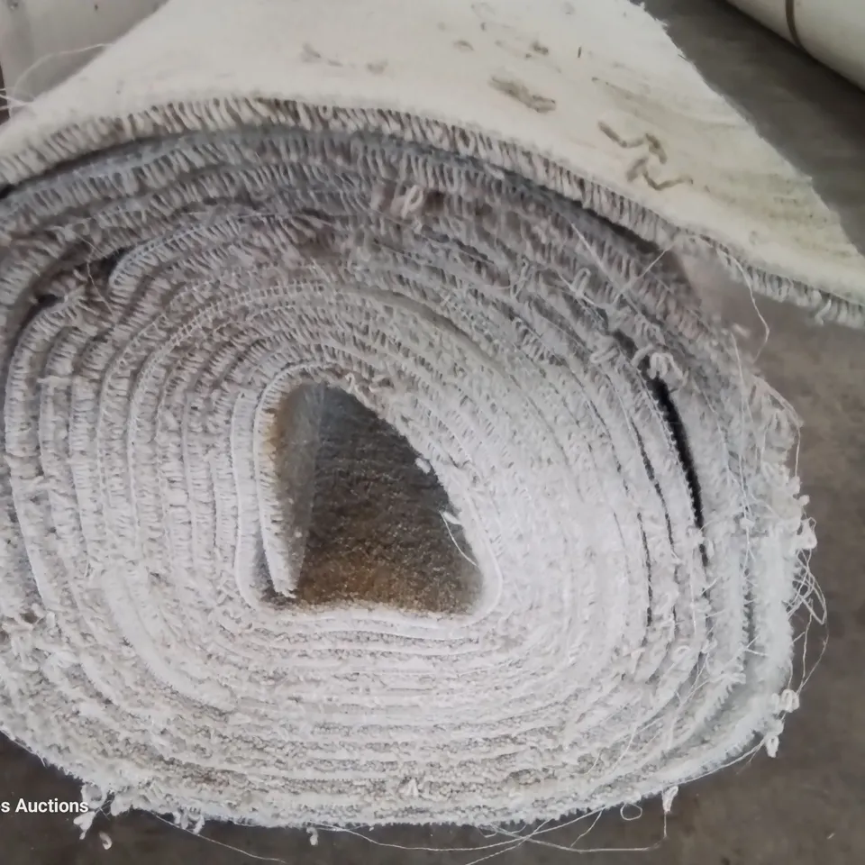 ROLL OF QUALITY CARPET 5M × 9.48M