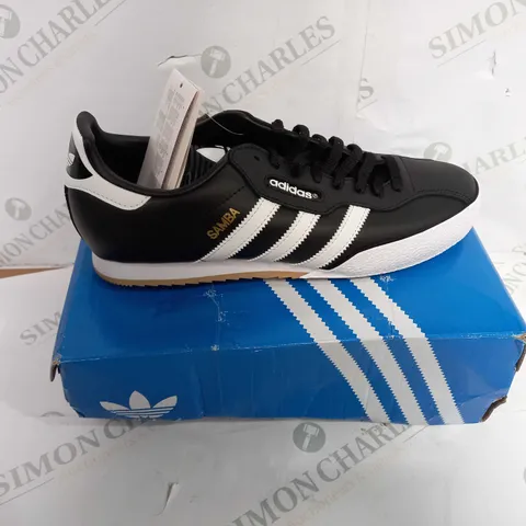 BOXED PAIR OF ADIDAS SAMBA SPORTS SHOES IN BLACK - UK SIZE 9