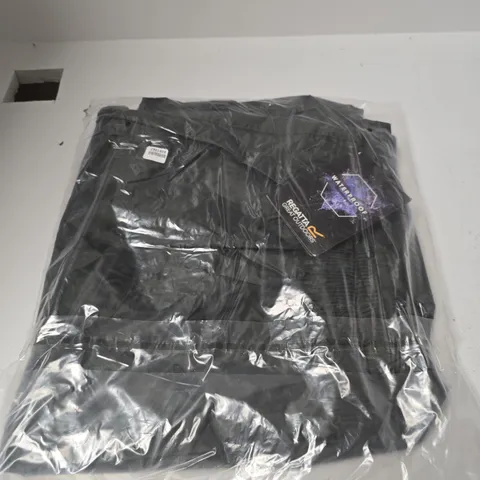 REGATTA STORMBREAK WATERPROOF OVERTROUSERS β DARK OLIVE β 3XL