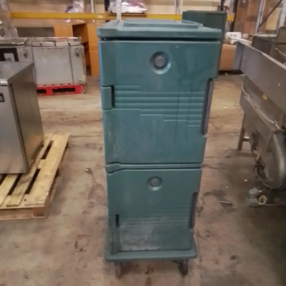 CAMBRO ULTRA CAMCART INSULATED FOOD CART 