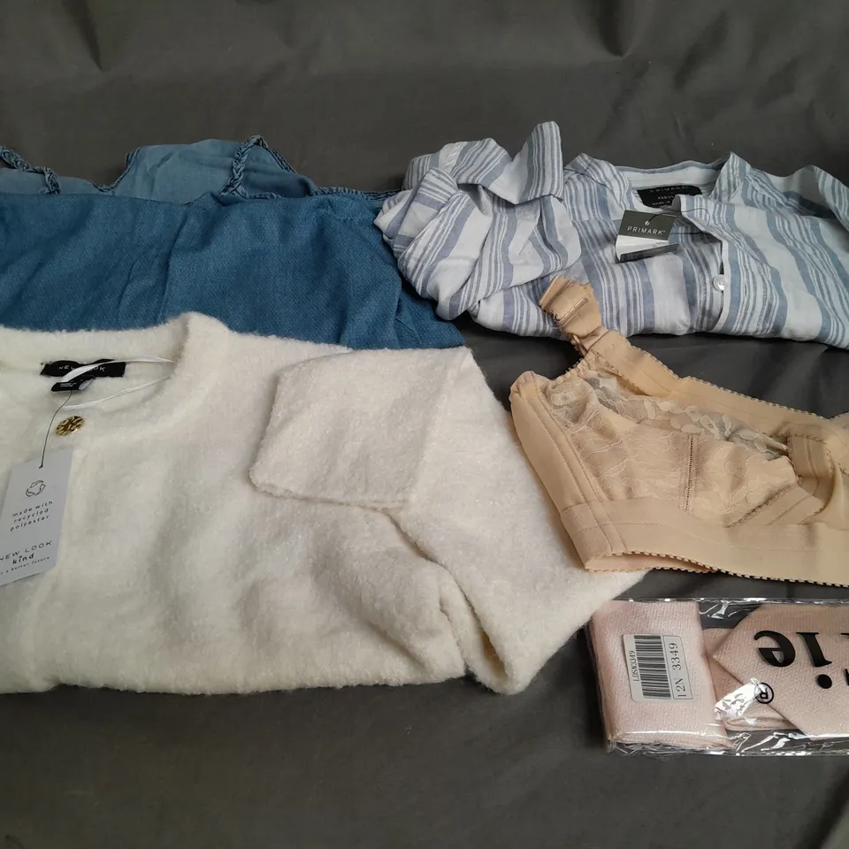 BOX OF APPROXIMATELY 25 ASSORTED CLOTHING ITEMS TO INCLUDE - JACKET , SHIRT , TIE ETC