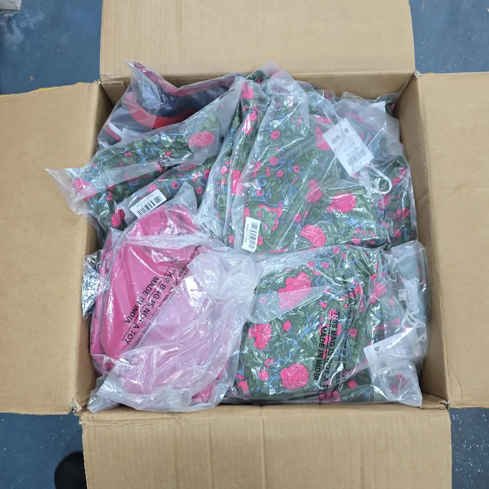BOX OF APPROXIMATELY 45 ASSORTED CLOTHING ITEMS TO INCLUDE: LA MAREY JUMPER