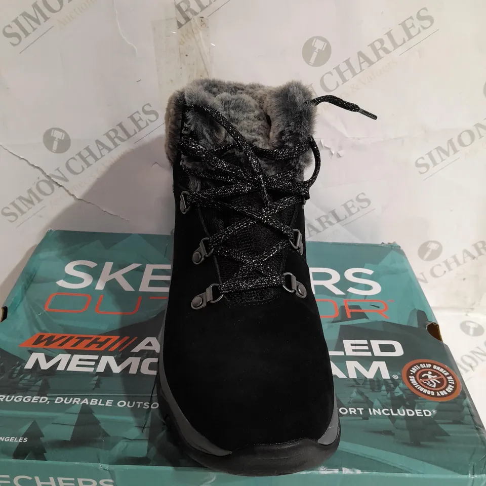 SKECHERS FAUX FUR CUFF BOOTS - UK SIZE 6