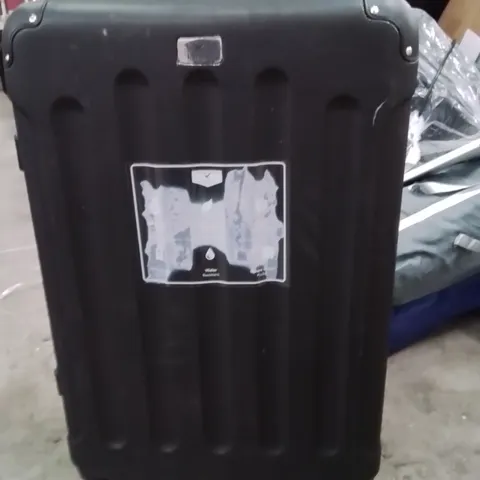 LUGG TRAVEL SUITCASE BLACK 