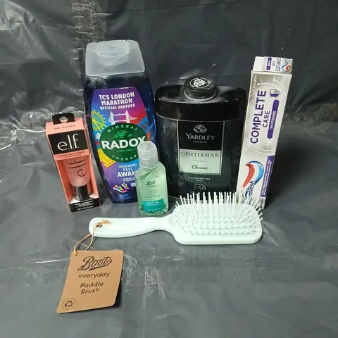 APPROXIMATEY 20 ASSORTED HEALTH AND BEAUTY PRODUCTS TO INCLUDE RADOX SHOWER GEL, ELF PRIMER AND AQUAFRESH TOOTHPASTE