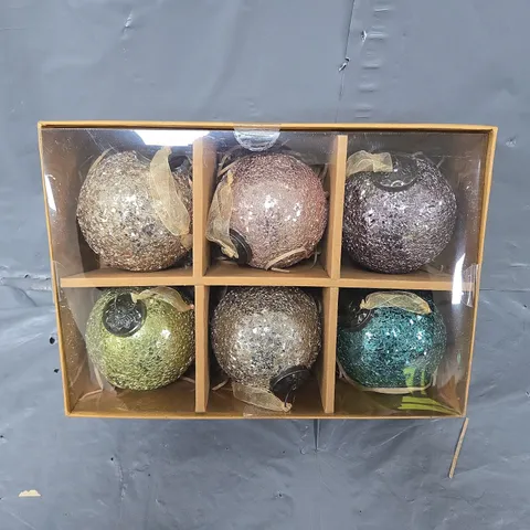 BOX OF APPROXIMATELY 10 BOXES OF GLASS BAUBLES - 6 PER BOX