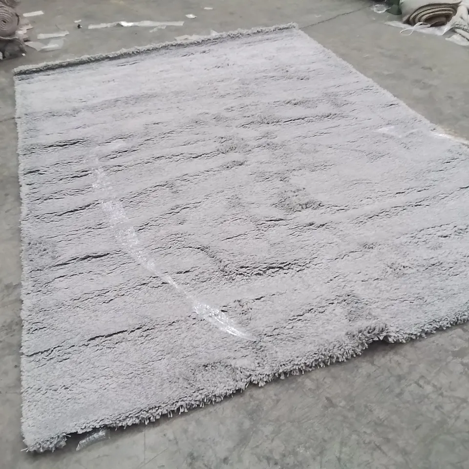 QUALITY DESIGNER AREA RUG - APPROXIMATELY 280X200CM