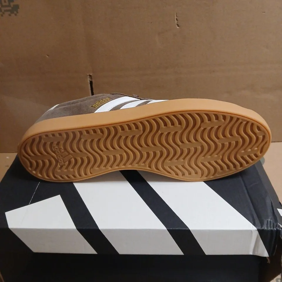 ADIDAS BROWN SUEDE SNEAKERS WITH WHITE 3-STRIPE BRANDING – GUM SOLE SIZE 10 BOXED
