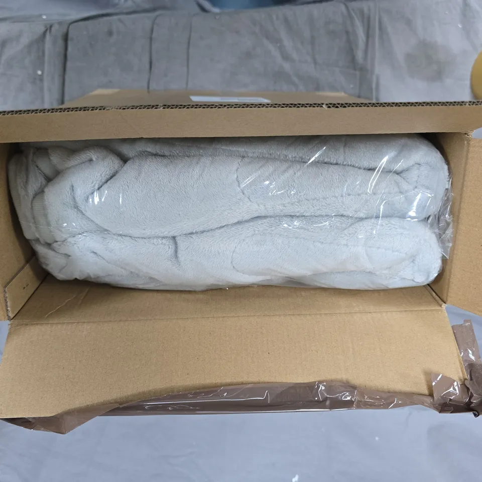 COZEE HOME FAUX FUR AND VELVETSOFT HEATED THROW WITH 9 HEAT SETTINGS LIGHT GREY