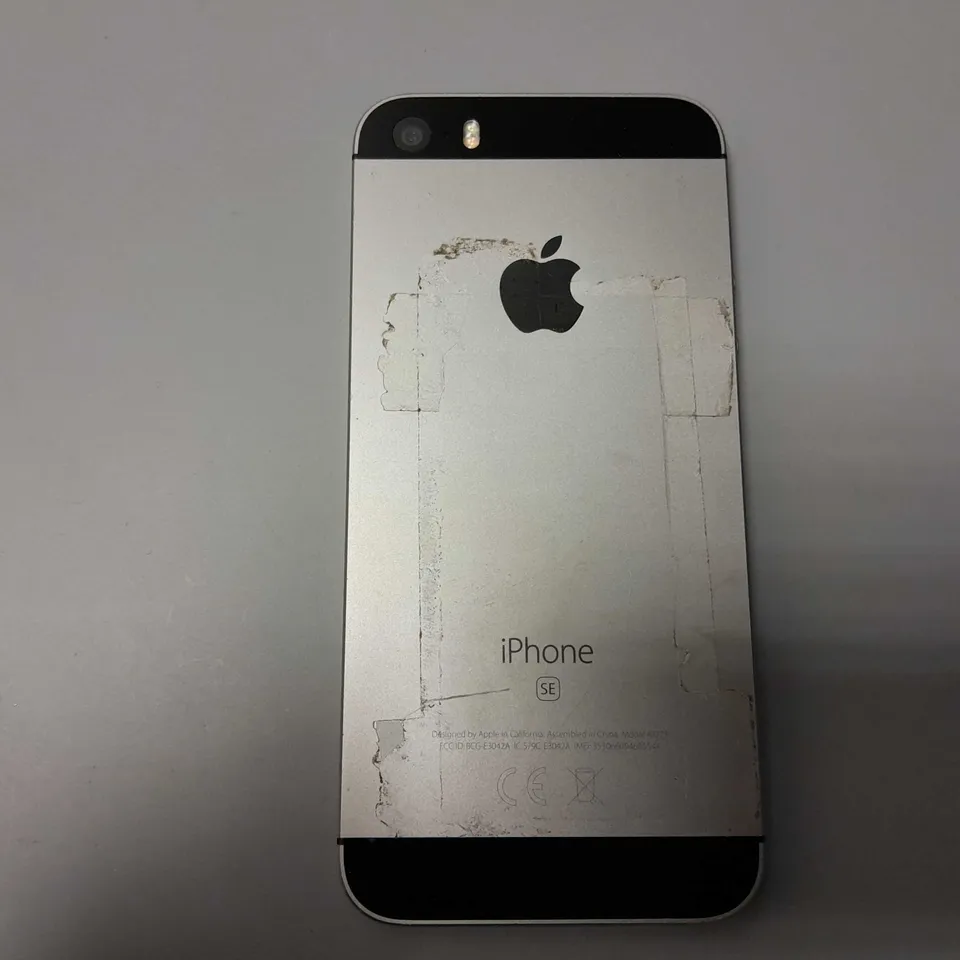 BOXED APPLE IPHONE SE SMARTPHONE 