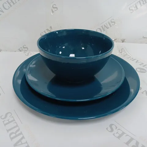 BRAND NEW BOXED CESIRO 18 PIECE DINNERWARE SET TO INCLUDE LARGE PLATE, SMALL PLATE, AND BOWL - COLLECTION ONLY