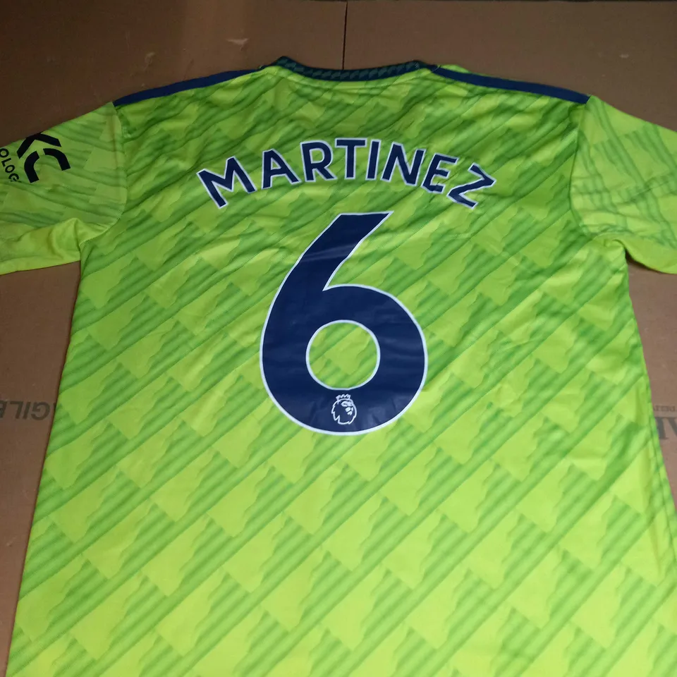 MANCHESTER UNITED FC AWAY SHIRT AND SHORTS WITH MARTINEZ SIZE S