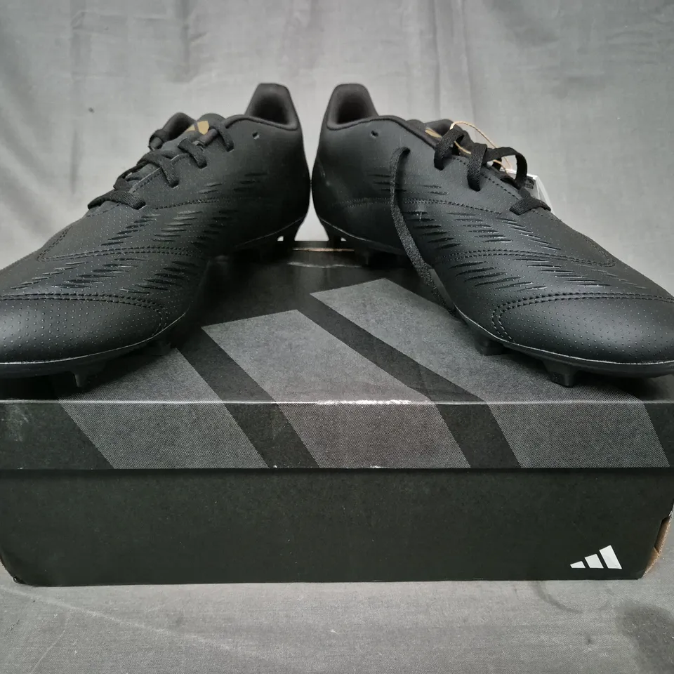 BOXED PAIR OF ADIDAS PREDATOR CLUB FXG FOOTBALL BOOTS IN BLACK UK SIZE 11