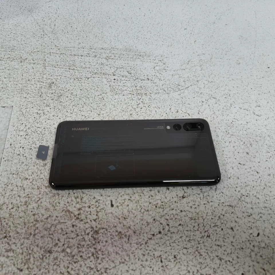 HUAWEI P20 PRO PHONE BOXED WITH ACCESSORIES