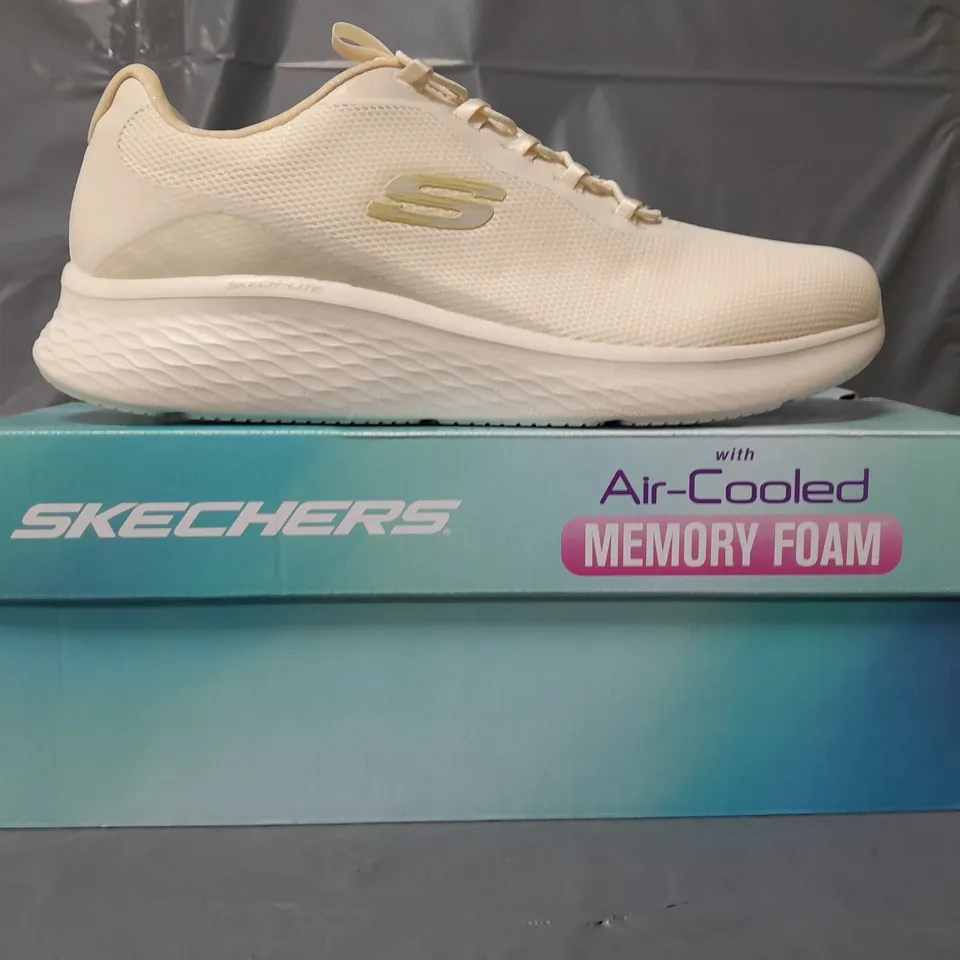 BOXED PAIR OF SKECHERS AIR-COOLED MEMORY FOAM TRAINERS IN CREAM SIZE 7