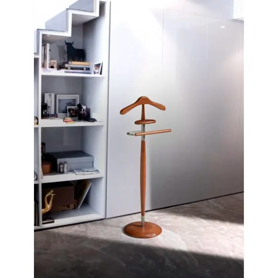 BOXED SOLID WOOD FREESTANDING VALET STAND (1 BOX)