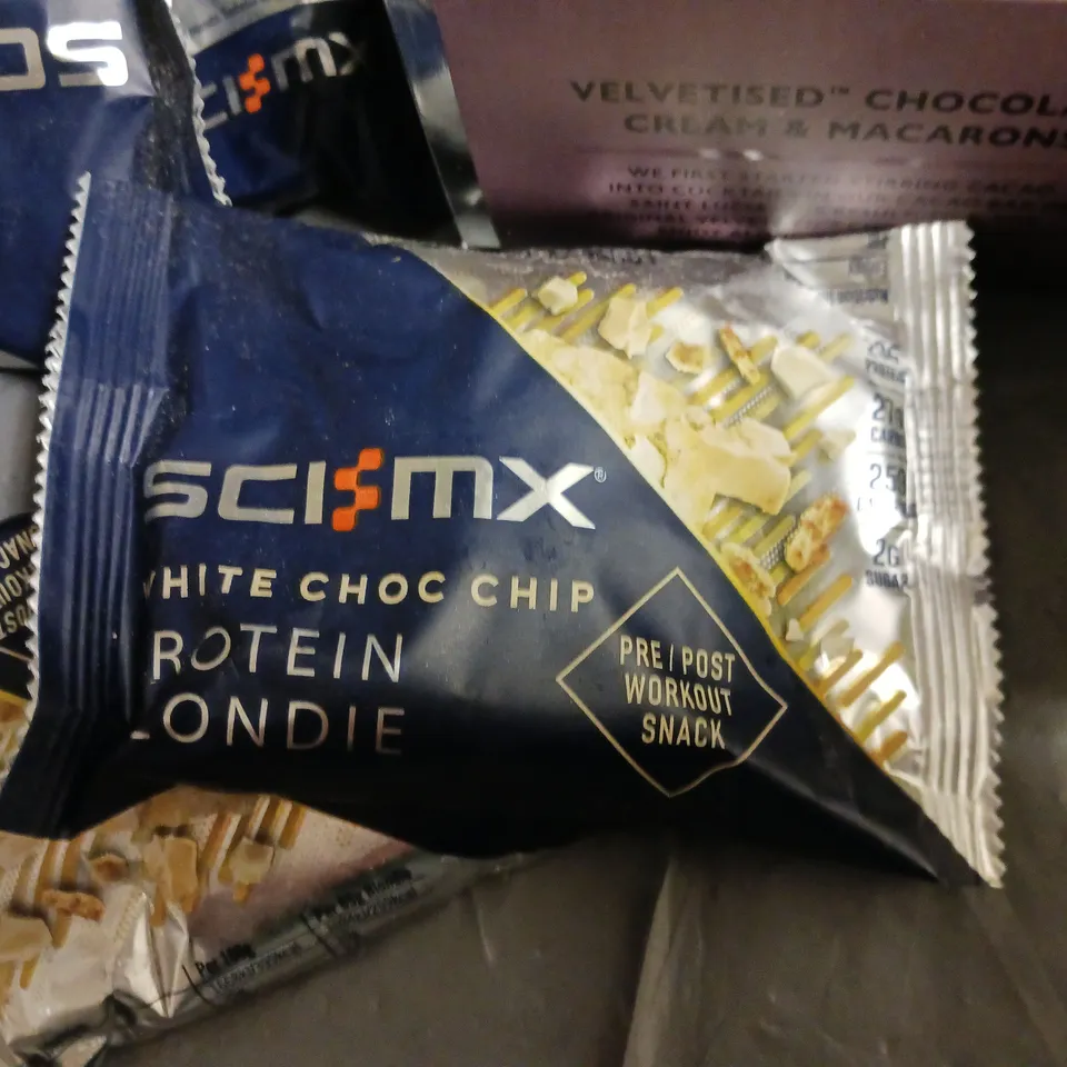 LOT OF ASSORTED FOOD ITEMS TO INCLUDE SCIMX PROTEIN BARS AND CHIA SEEDS