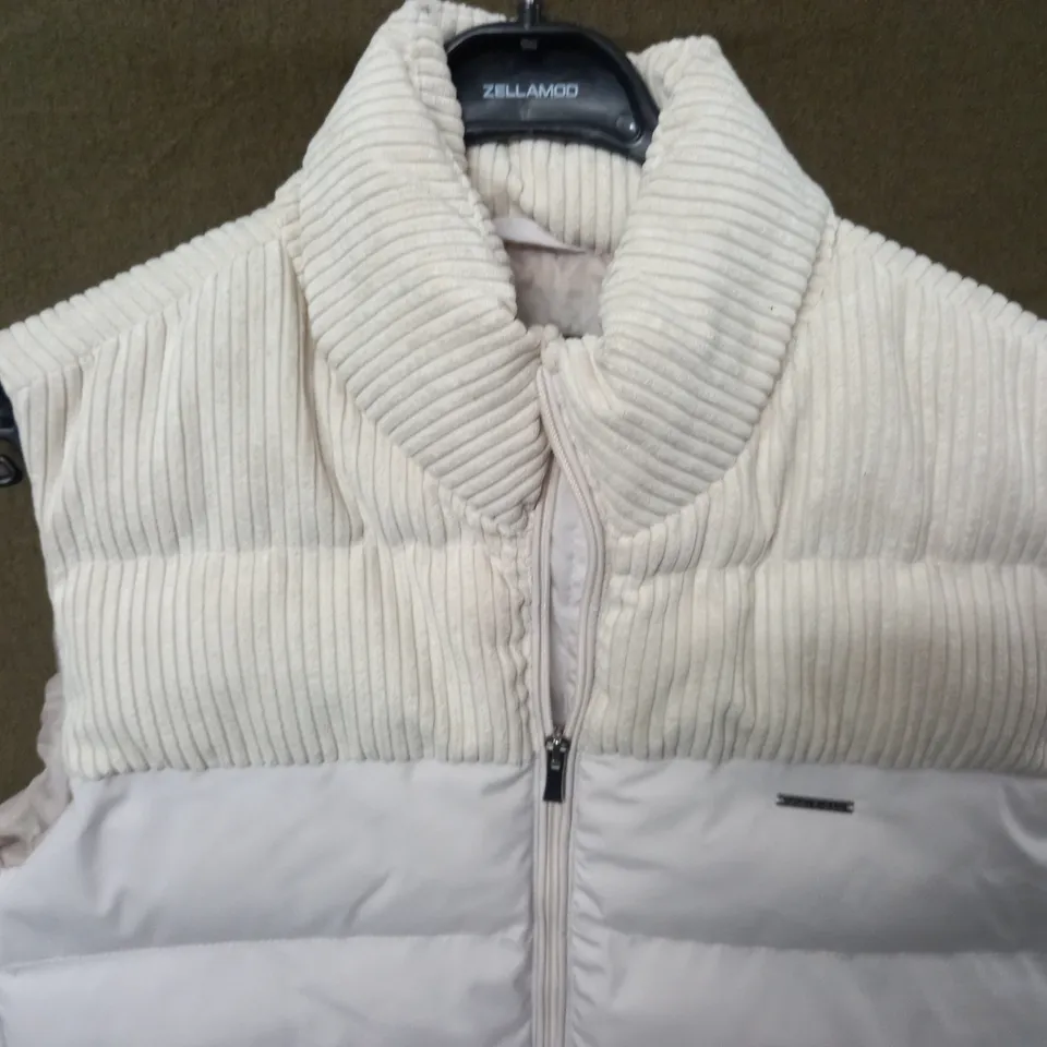 BRAND NEW MOSES KUSHNER TWO TEXTURE PADDED GILET IN WHITE - 48
