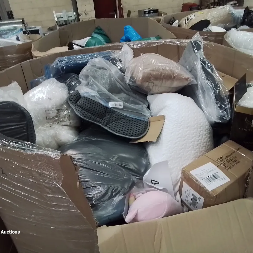 PALLET OF ASSORTED BEDROOM AND COMFORT BASED PRODUCTS TO INCLUDE; PILLOWS, SUPPORT SEAT CUSHIONS AND SIMILARLY RELATED GOODS