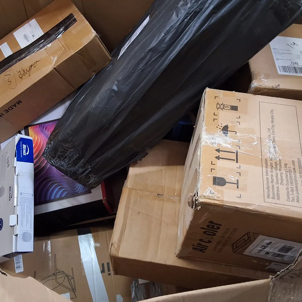 PALLET CONTAINING ASSORTED PRODUCTS INCLUDING AIR COOLER, PATIO UMBRELLA, FACIAL STEAMER, RETRACTABLE GARDEN HOSE REEL & FOLDABLE ELEVATED DOG BED WITH COOLING MAT
