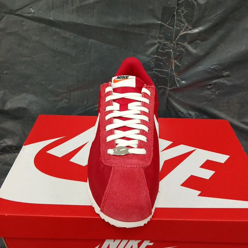 BOXED PAIR OF NIKE WOMENS CORTEZ TRAINERS - UK SIZE 5.5