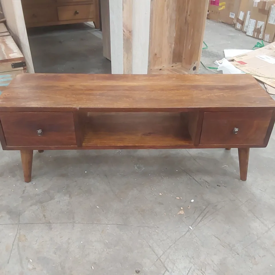 CLASSIC OAK-ISH COFFEE TABLE COLOUR: CHESTNUT