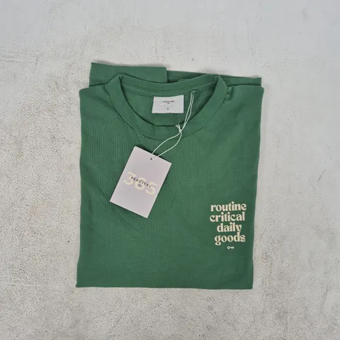 PERCIVAL ROUTINE MEN'S PRINTED TEE IN GREEN SIZE SMALL