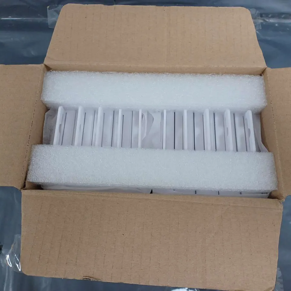 APPROXIMATELY 100 TECH21 EVO GEM FOR IPHONE 7 IN LILAC 