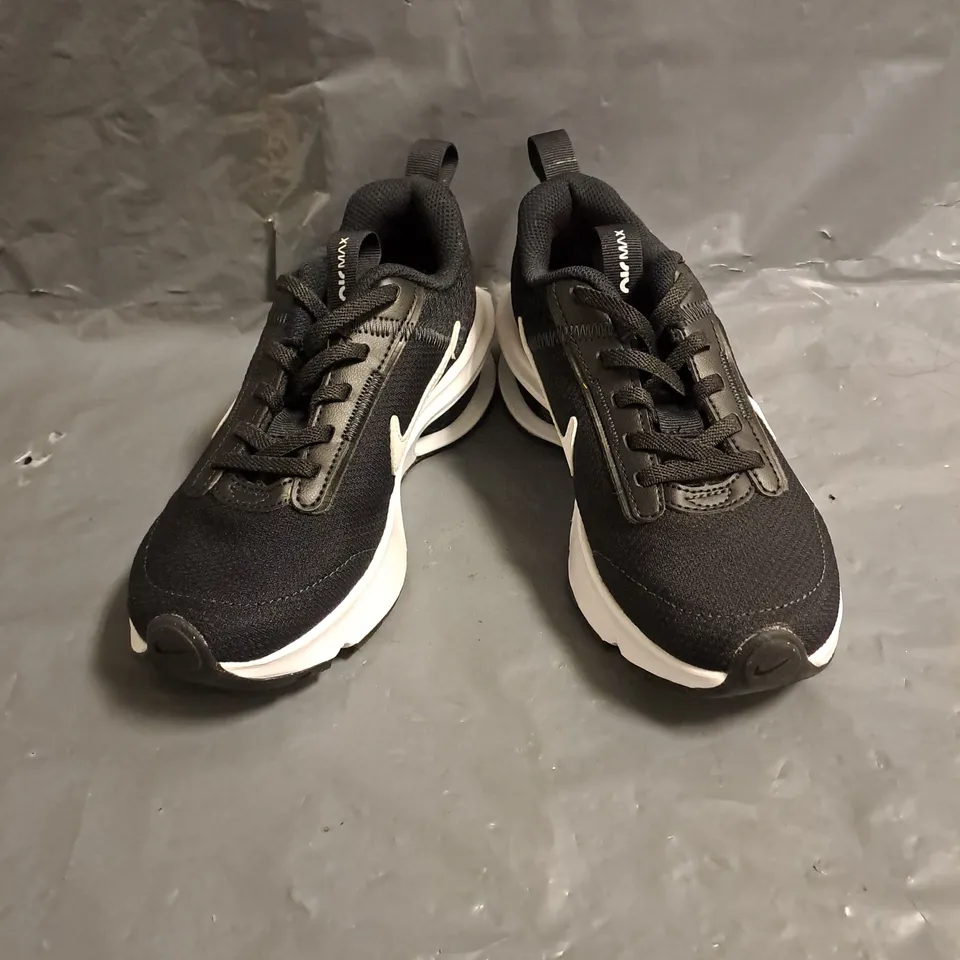 PAIR OF NIKE KIDS AIR MAX TRAINERS IN BLACK/WHITE SIZE UK 13.5