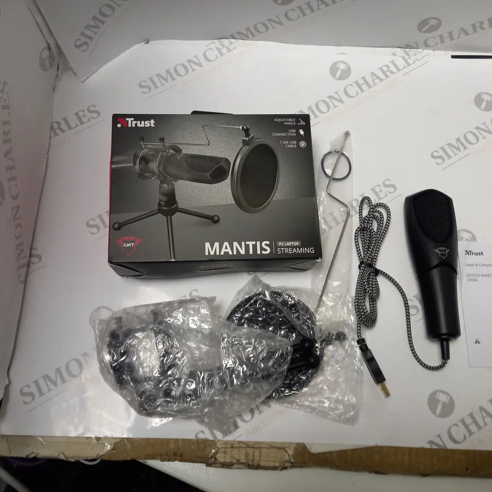 BOXED TRUST MANTIS STREAMING MICROPHONE, POP[ FILTER, MOUNTING, USB CABLE AND INSTRUCTIONS