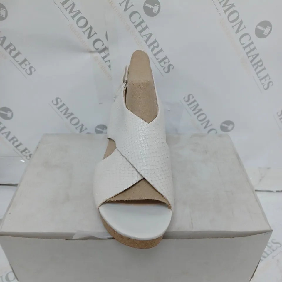 CLARKS OPEN TOE WEDGE SANDALS SIZE 8