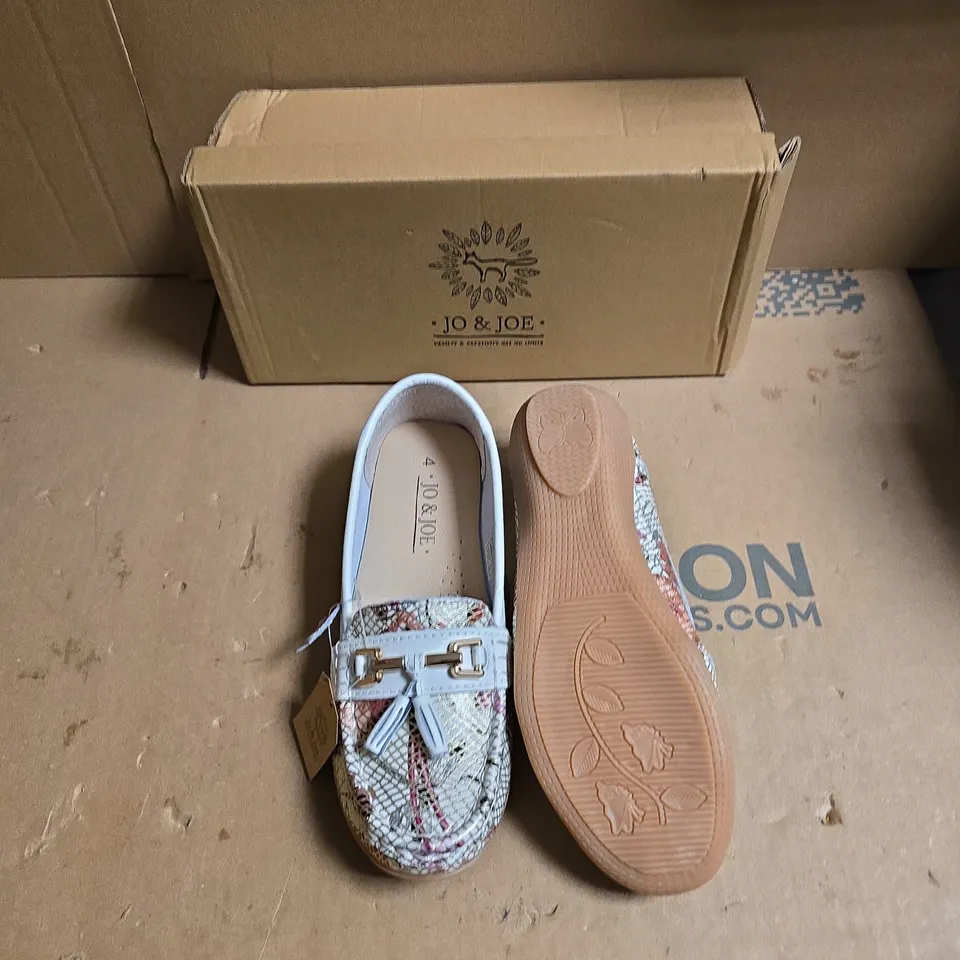 JO & JOE WOMEN’S FLORAL PRINT LOAFERS - LIGHT BLUE SNAKE PRINT - UK 4