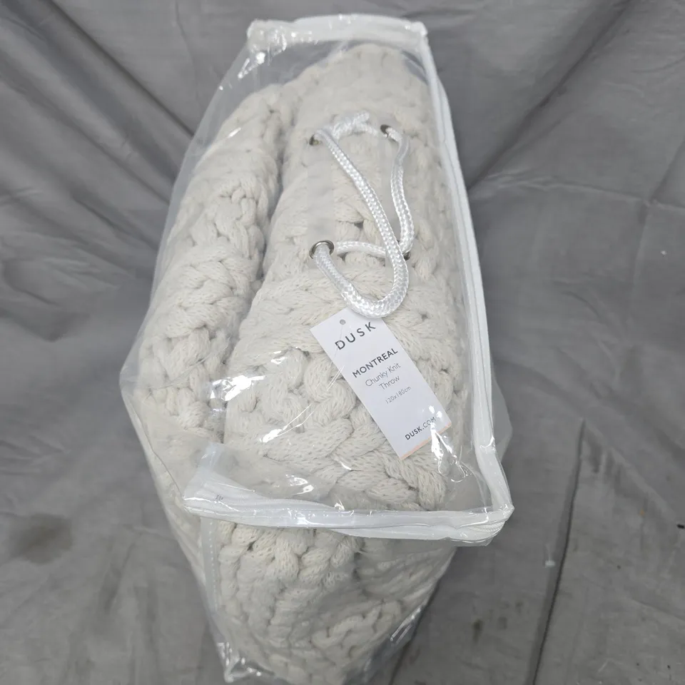 DUSK MONTREAL CHUNKY KNIT THROW – CREAM, 120 X 180 CM