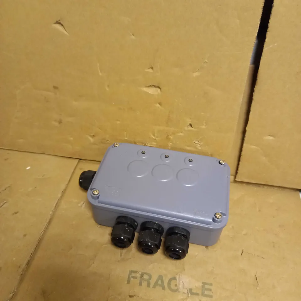KNIGHTSBRIDGE IPAV663G IP66 3G REMOTE SWITCH BOX