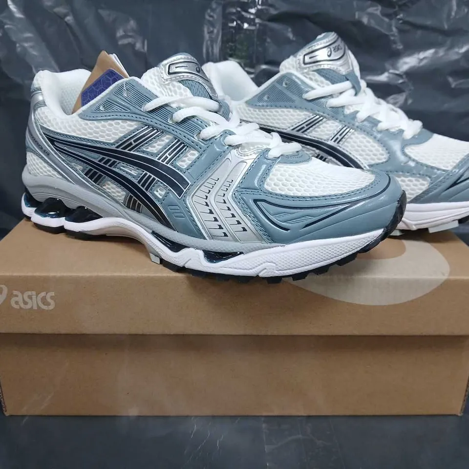 BOXED PAIR OF ASICS GEL-KAYANO 14 TRAINERS IN WHITE/GREY SIZE UK 7.5