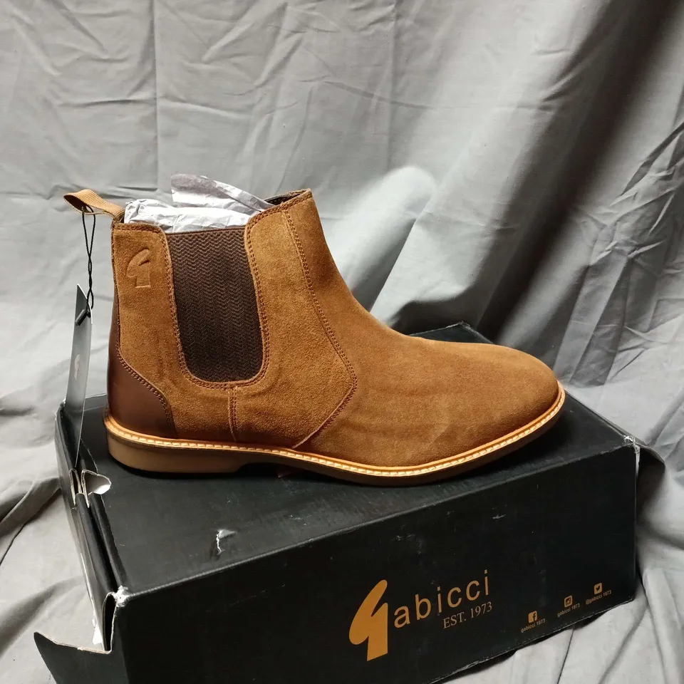 GABICCI BROWN SUEDE CHELSEA BOOTS, MEN'S SIZE 9 – BOXED 