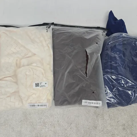 APPROXIMATELY 20 ASSORTED CLOTHING AND FASHION PRODUCTS IN VARIOUS STYLES AND SIZES - COLLECTION ONLY