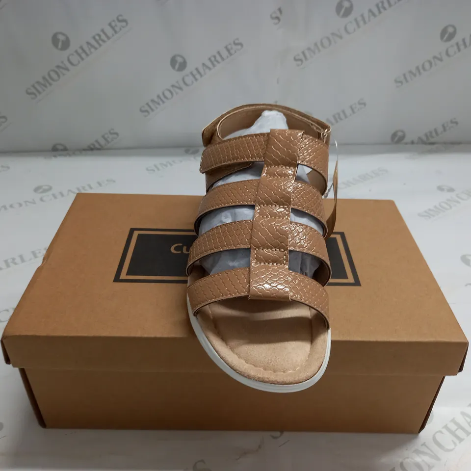 BOXED PAIR OF CUSHION WALK ONE TOUCH CLOSE SANDALS IN TAN - SIZE 5