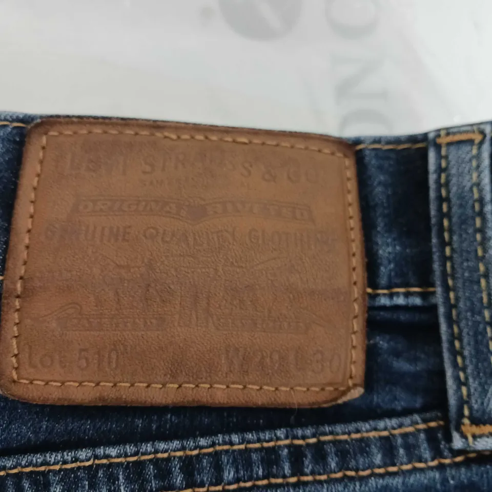 PAIR LADIES LEVI SRTAUSS & Co BLUE DENIM JEANS W29 L30