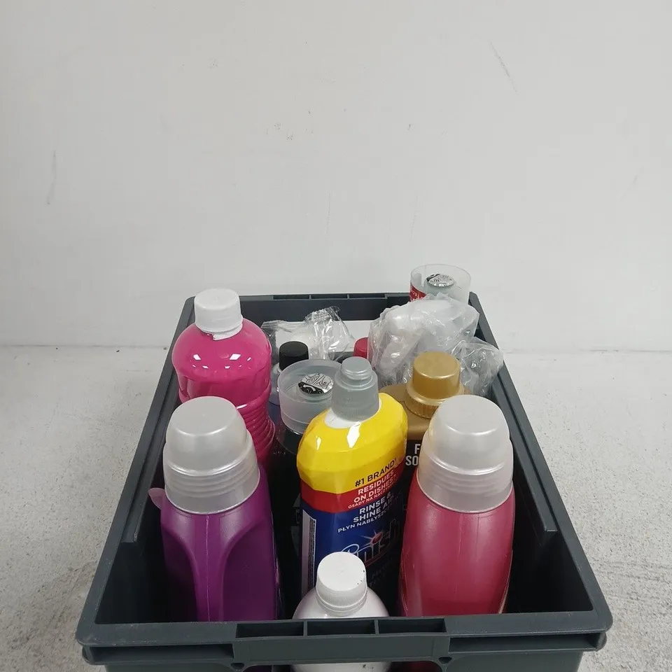 TOTE OF APPROXIMATELY 14 ASSORTED ITEMS TO INCLUDE DYLON, FAIRY MAX POWER, FABULOSA ETC