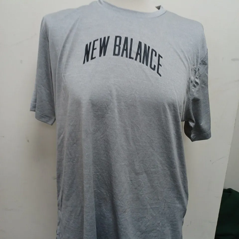 NEW BALANCE OVERSIZE T SHIRT IN GREY SIZE SMALL 