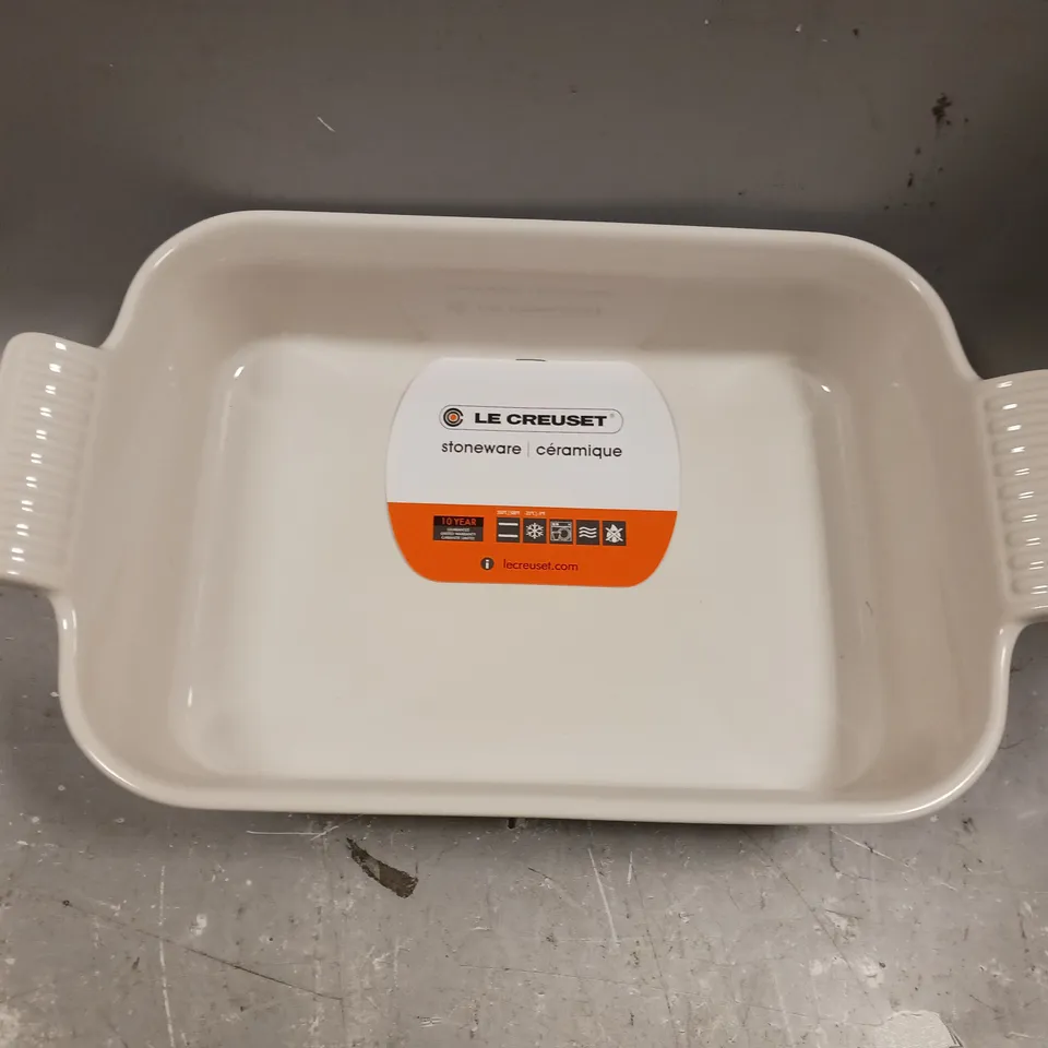 HERITAGE STONEWARE 26 CM MEDIUM RECTANGULAR DISH IN MERINGUE