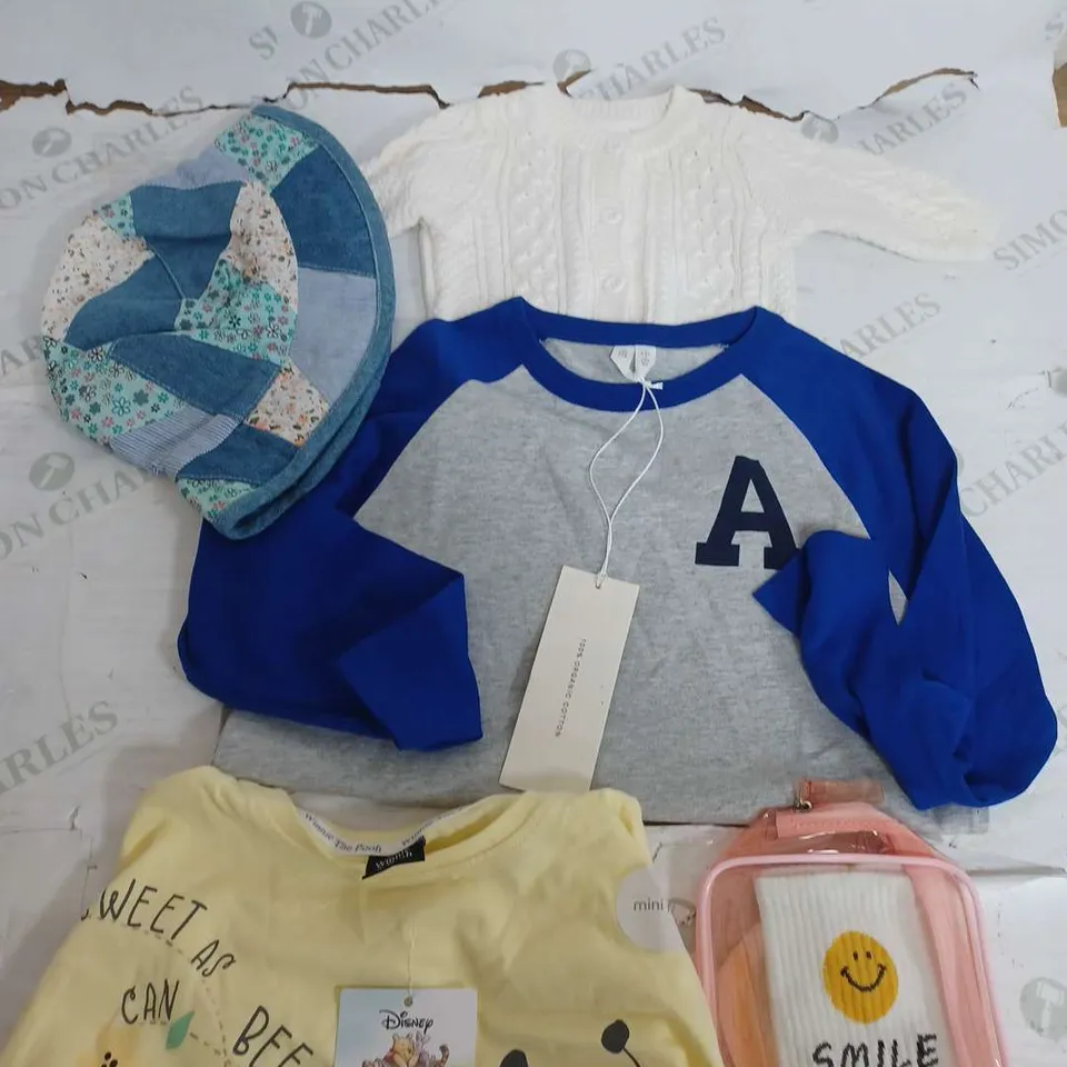 BOX OF APPROXIMATELY 30 ASSORTED CHILDRENS ITEMS TO INCLUDE - T-SHIRT , HAT , JUMPER ETC