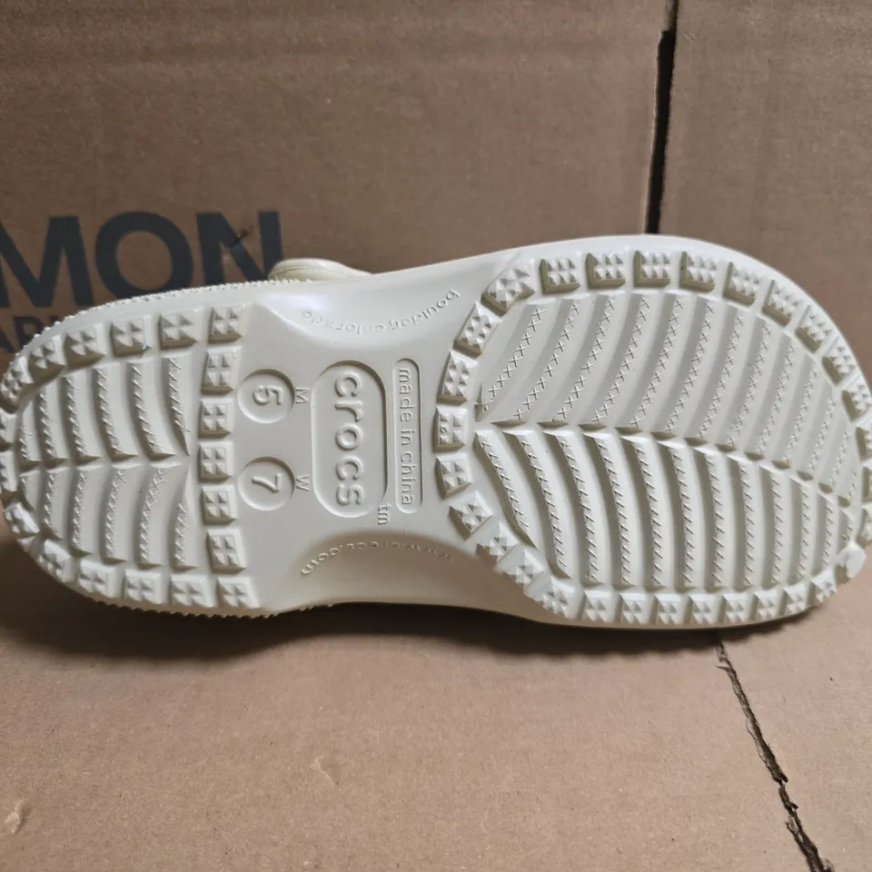 BOXED PAIR OF CROCS CLASSIC CLOGS IN VANILLA MILK SIZE UK M4/W5