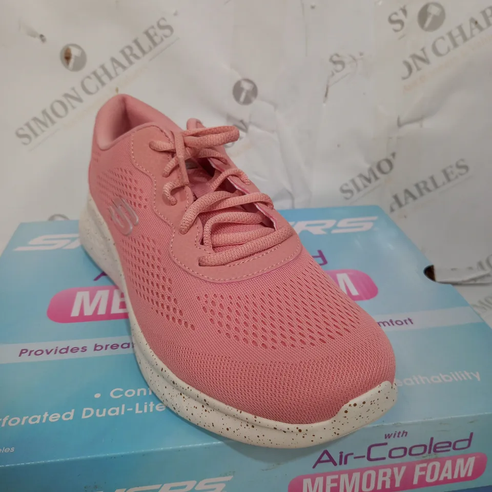 BOXED PAIR OF SKETCHERS TEXTILE MESH TRAINERS IN ROSE SIZE 7