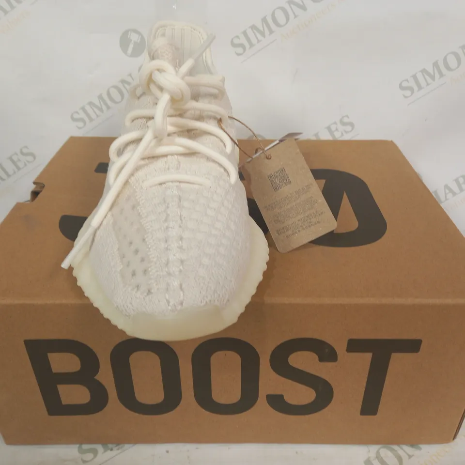 BOXED PAIR OF ADIDAS YEEZY BOOST 350 V2 SHOES IN WHITE UK SIZE 3.5