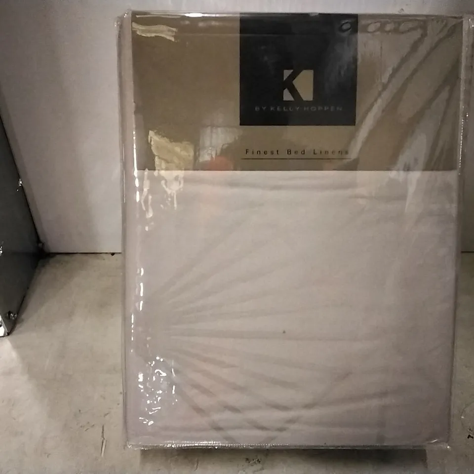 BRAND NEW KELLY HOPPEN DUVET SET , TAUPE, KING SIZE 