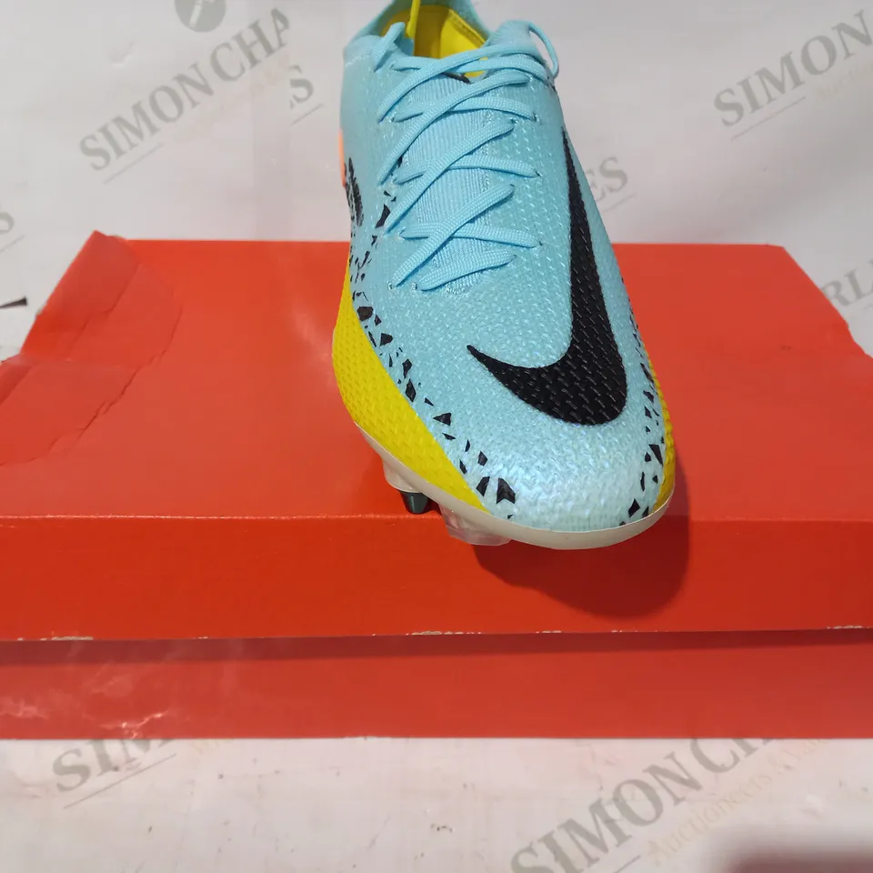 BOXED PAIR OF NIKE PHANTOM GT2 ELITE SG-PRO FOOTBALL BOOTS IN BLUE/YELLOW UK SIZE 8